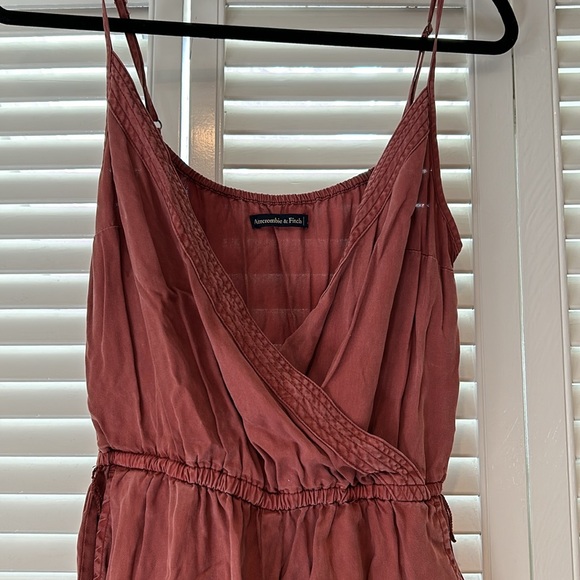 Abercrombie and Fitch maroon/rust colored Romper size M - Picture 2 of 3